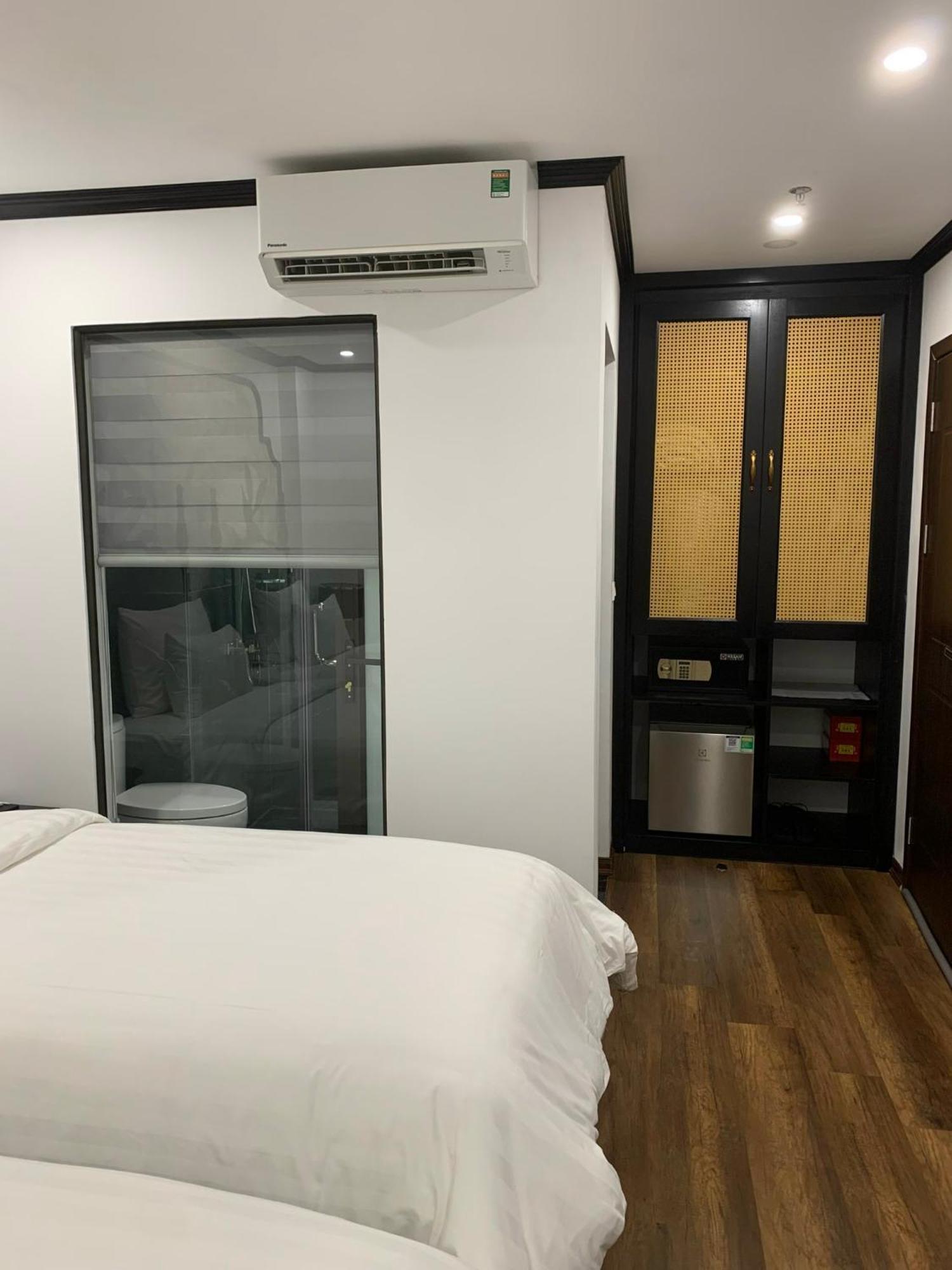 Aquarius Premium Hotel Hanoi Bagian luar foto