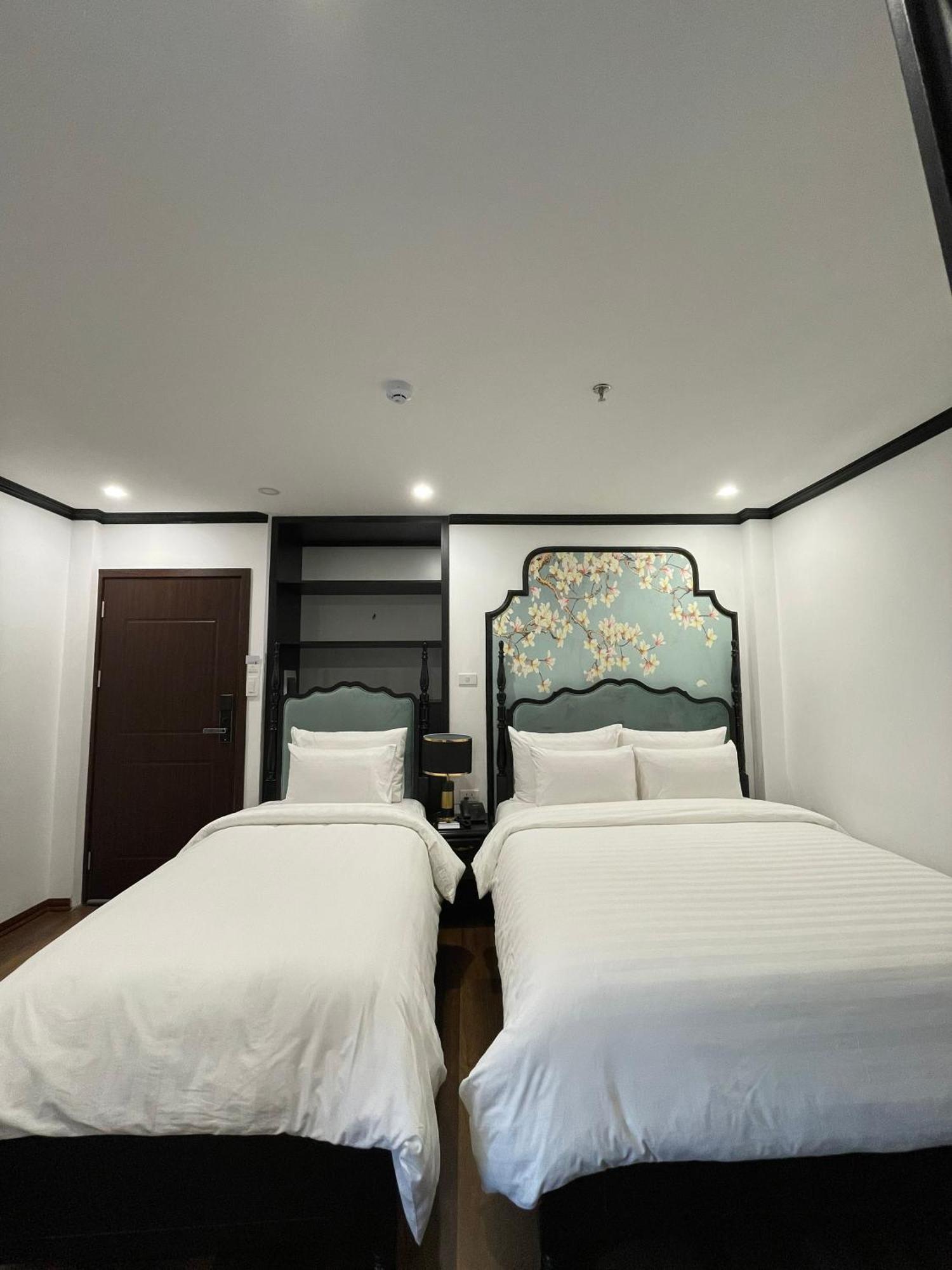 Aquarius Premium Hotel Hanoi Bagian luar foto