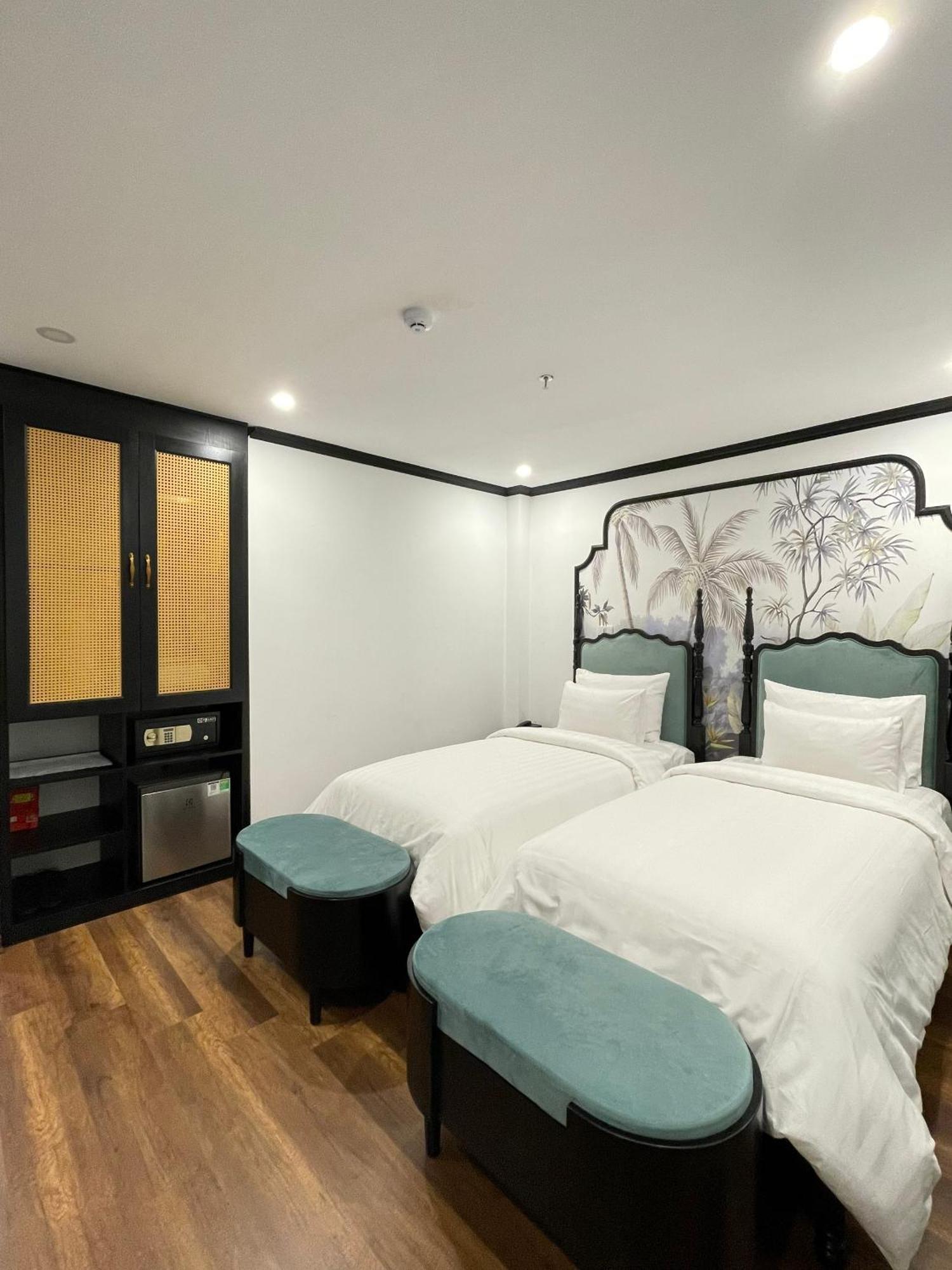 Aquarius Premium Hotel Hanoi Bagian luar foto