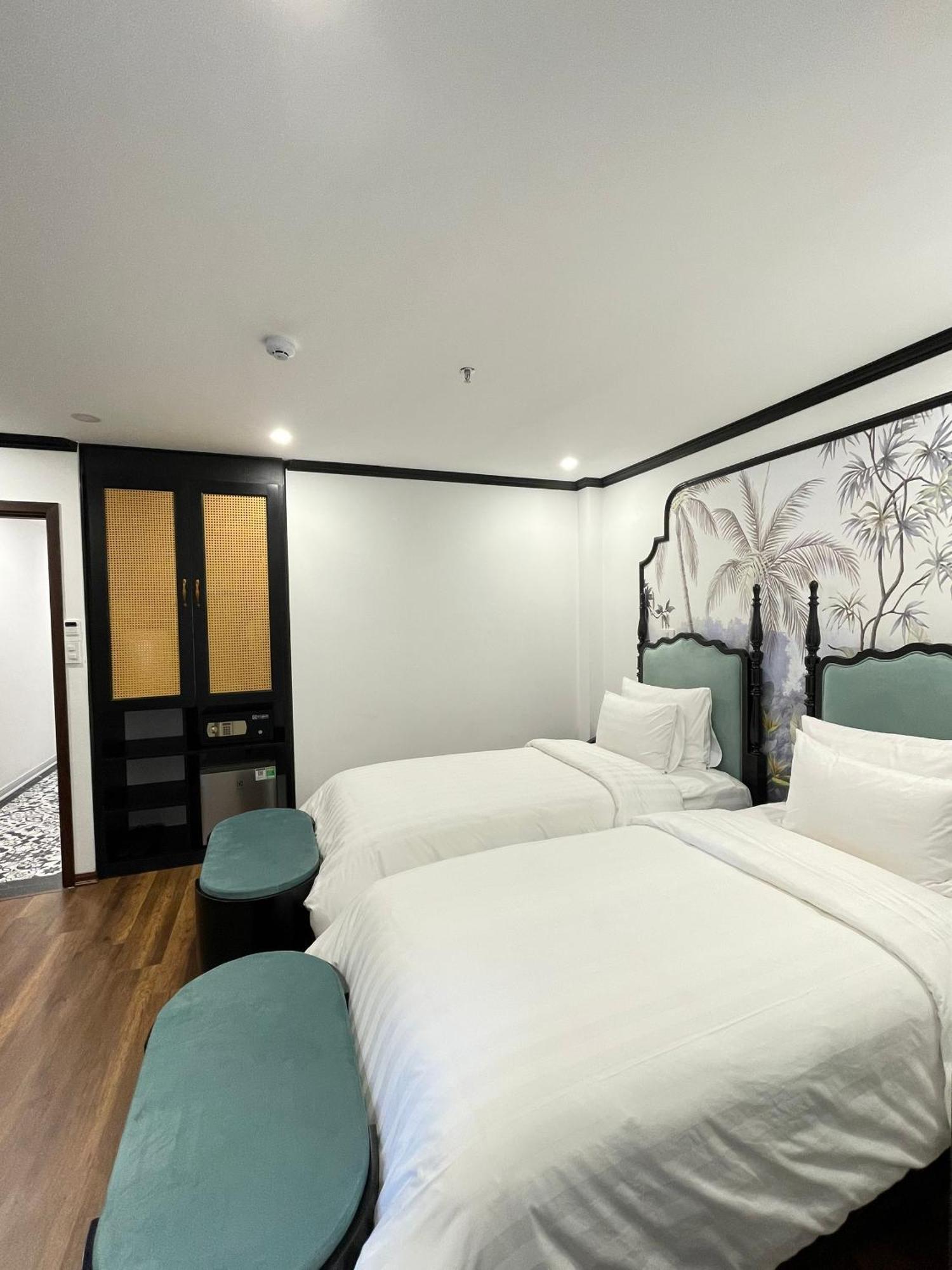 Aquarius Premium Hotel Hanoi Bagian luar foto