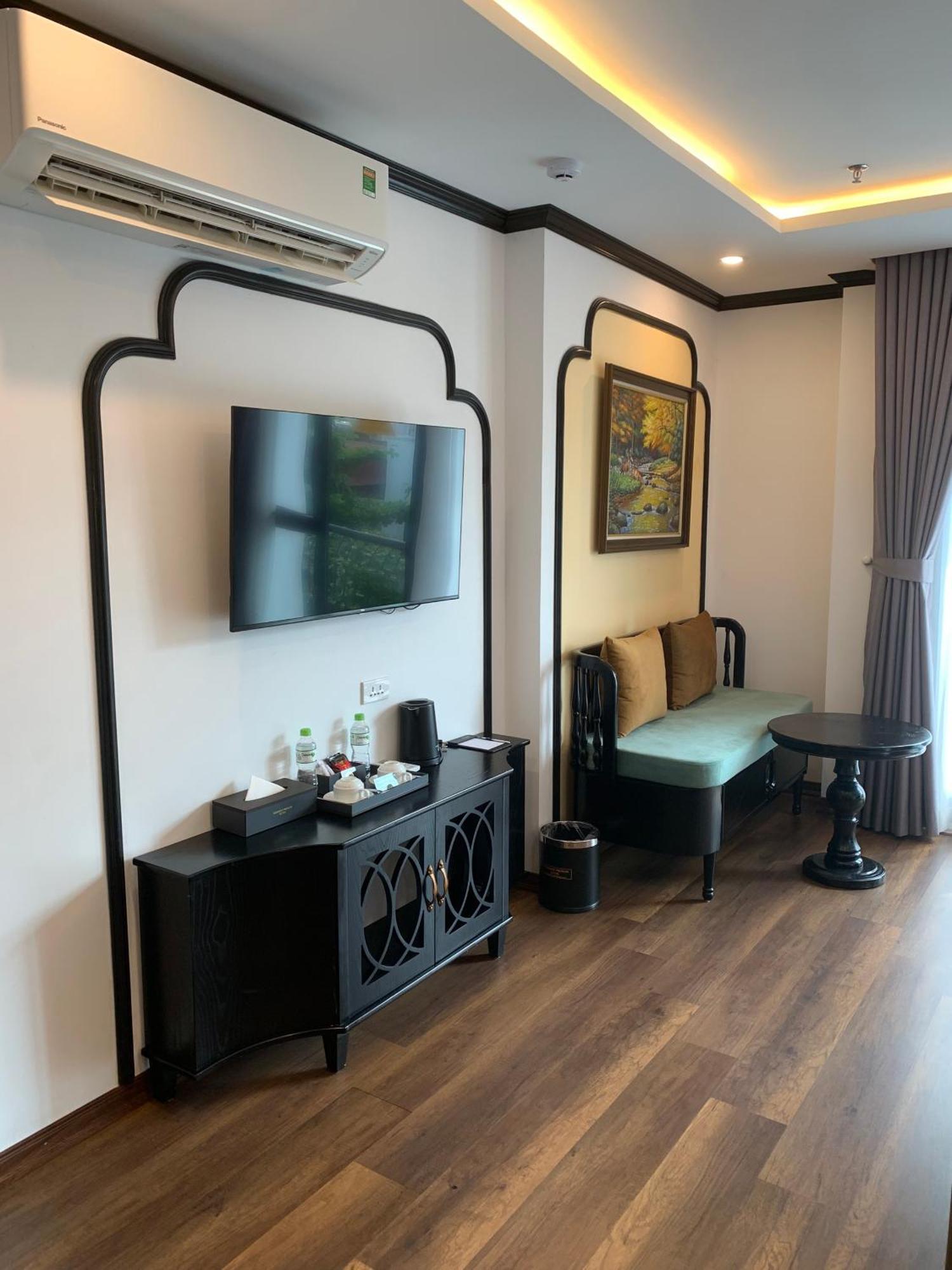 Aquarius Premium Hotel Hanoi Bagian luar foto