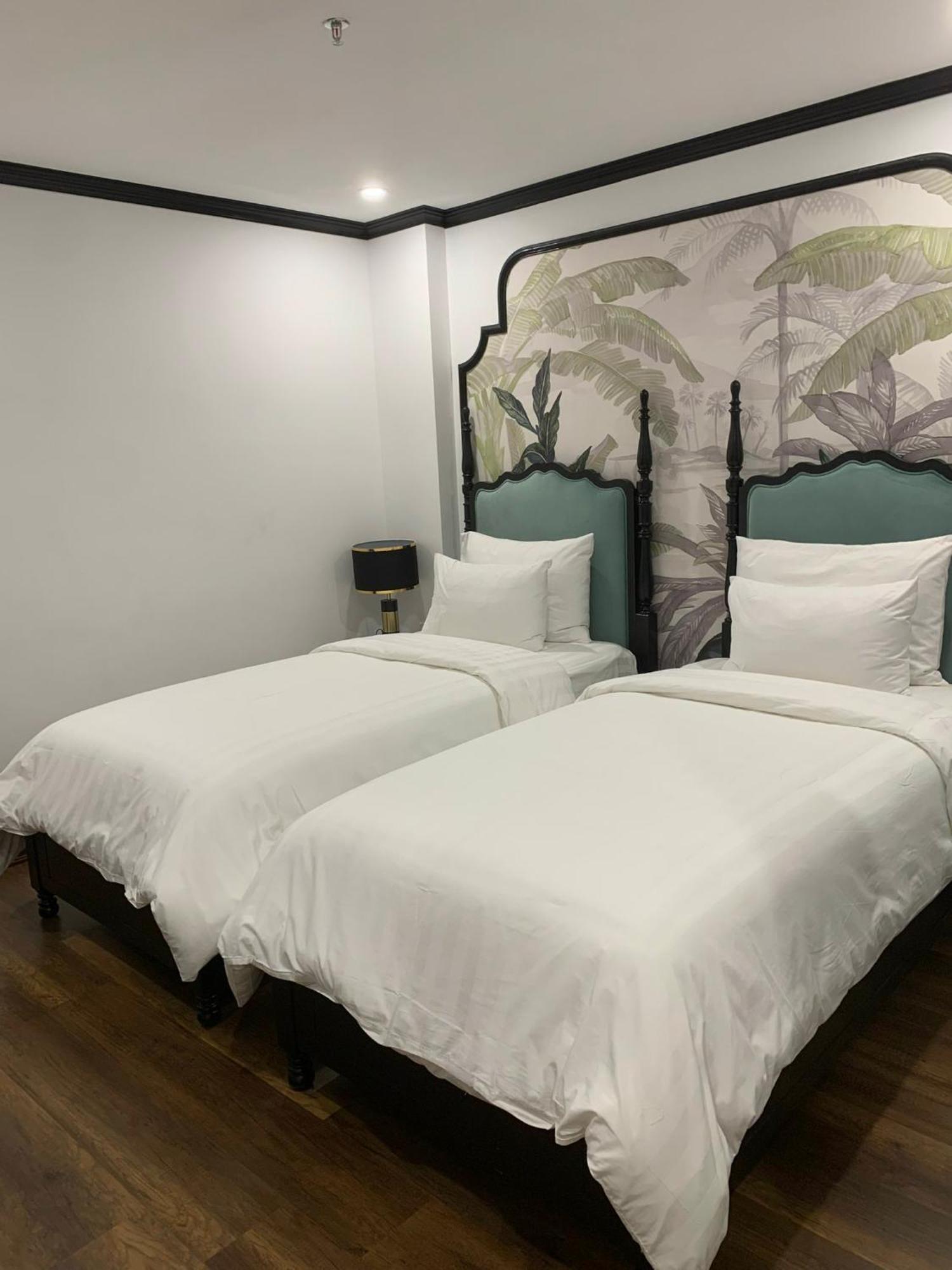 Aquarius Premium Hotel Hanoi Bagian luar foto