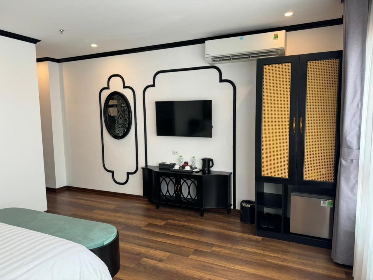 Aquarius Premium Hotel Hanoi Bagian luar foto