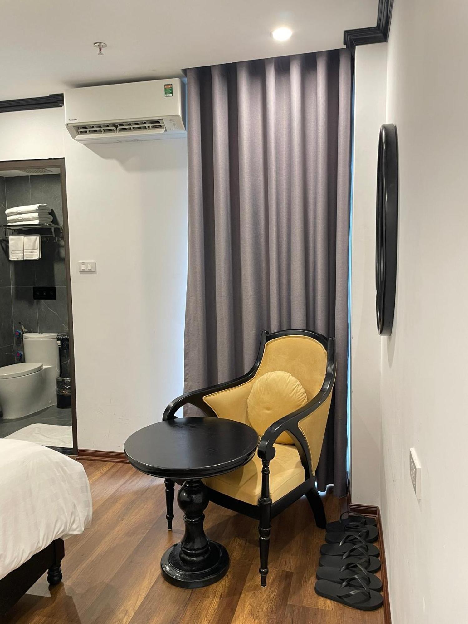 Aquarius Premium Hotel Hanoi Bagian luar foto