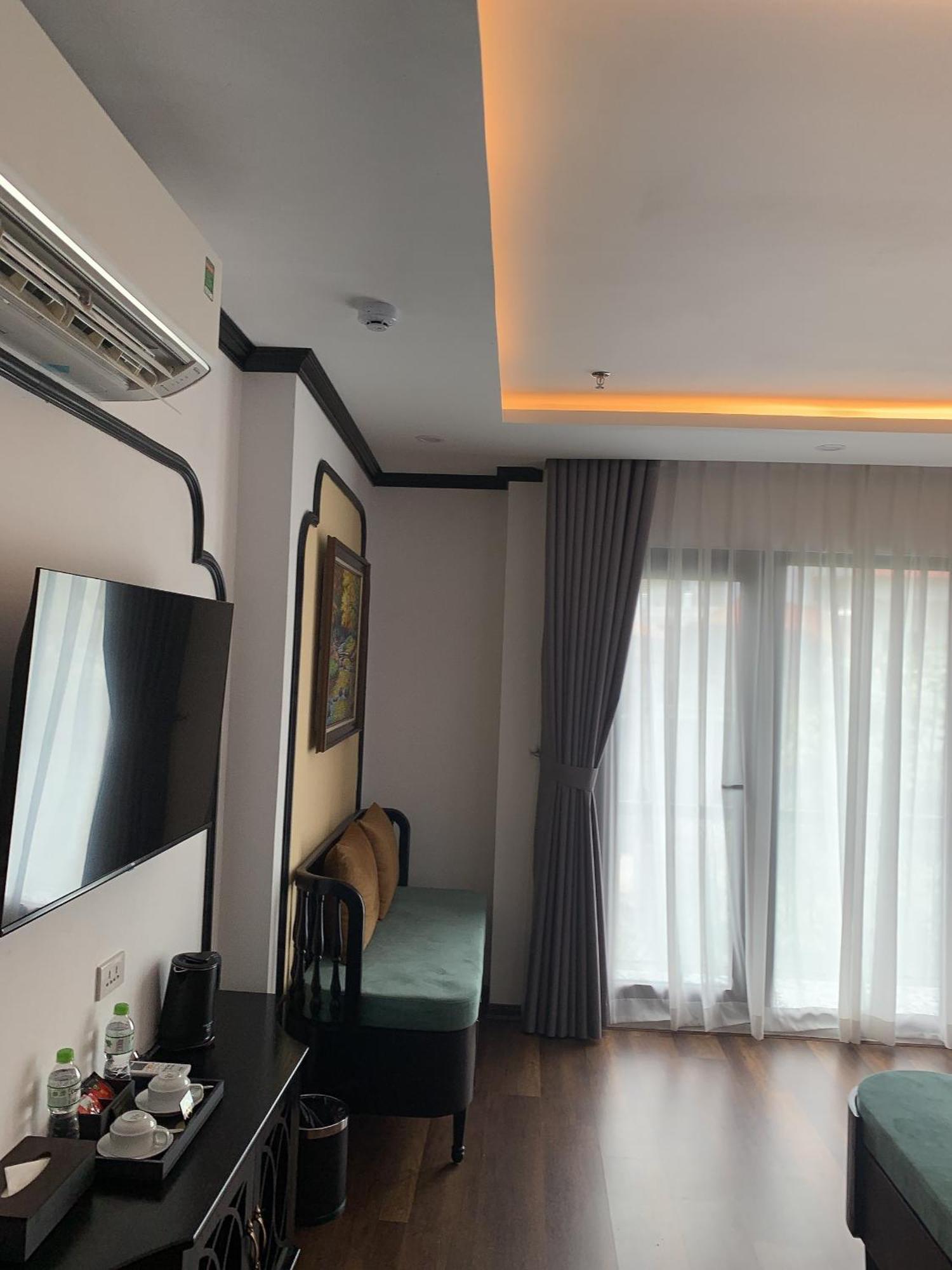 Aquarius Premium Hotel Hanoi Bagian luar foto