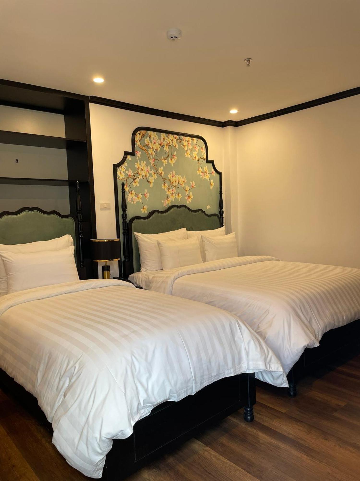 Aquarius Premium Hotel Hanoi Bagian luar foto