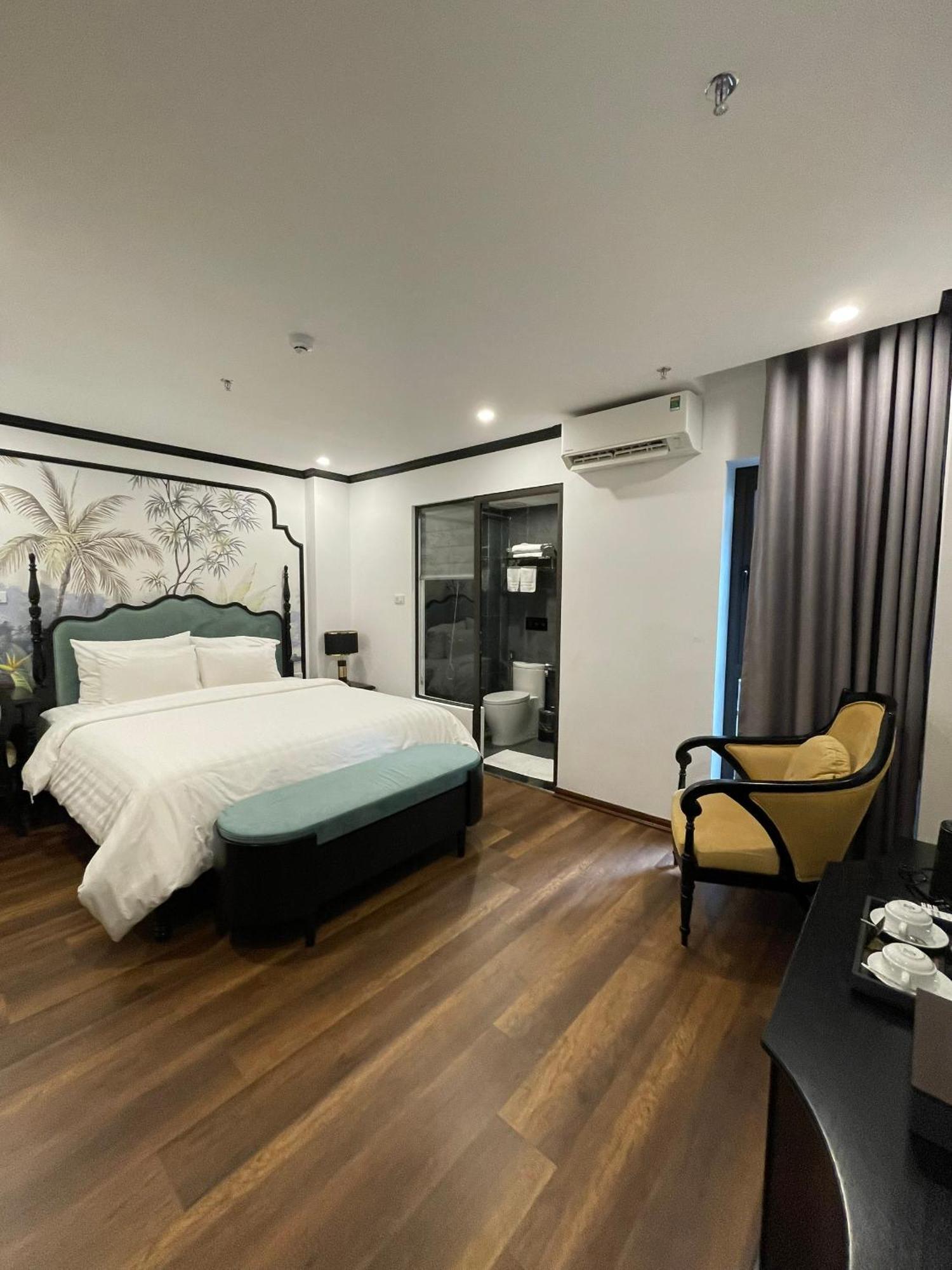Aquarius Premium Hotel Hanoi Bagian luar foto