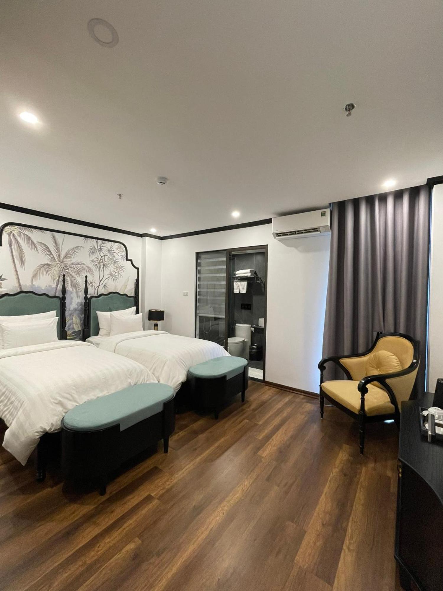 Aquarius Premium Hotel Hanoi Bagian luar foto