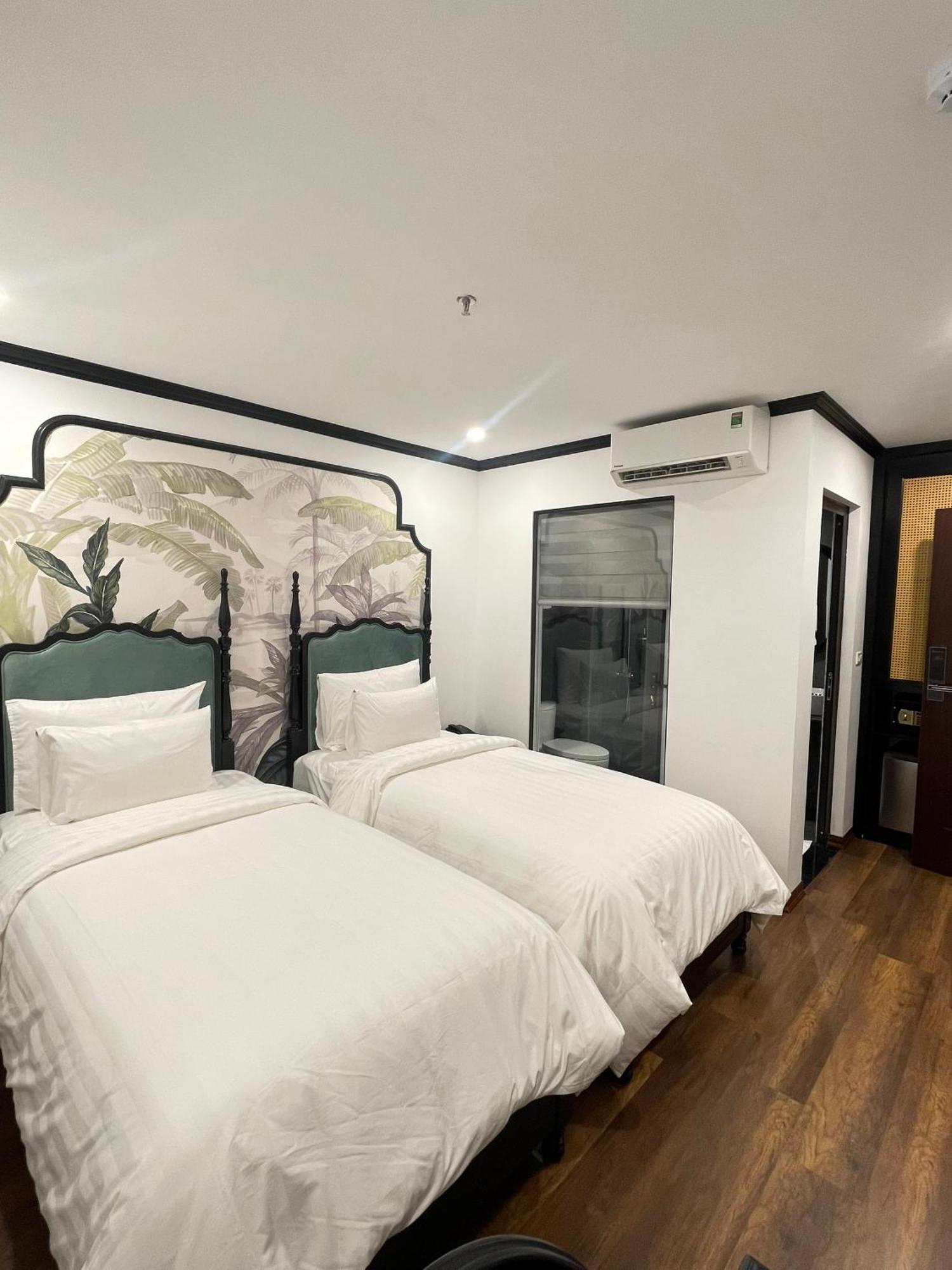 Aquarius Premium Hotel Hanoi Bagian luar foto