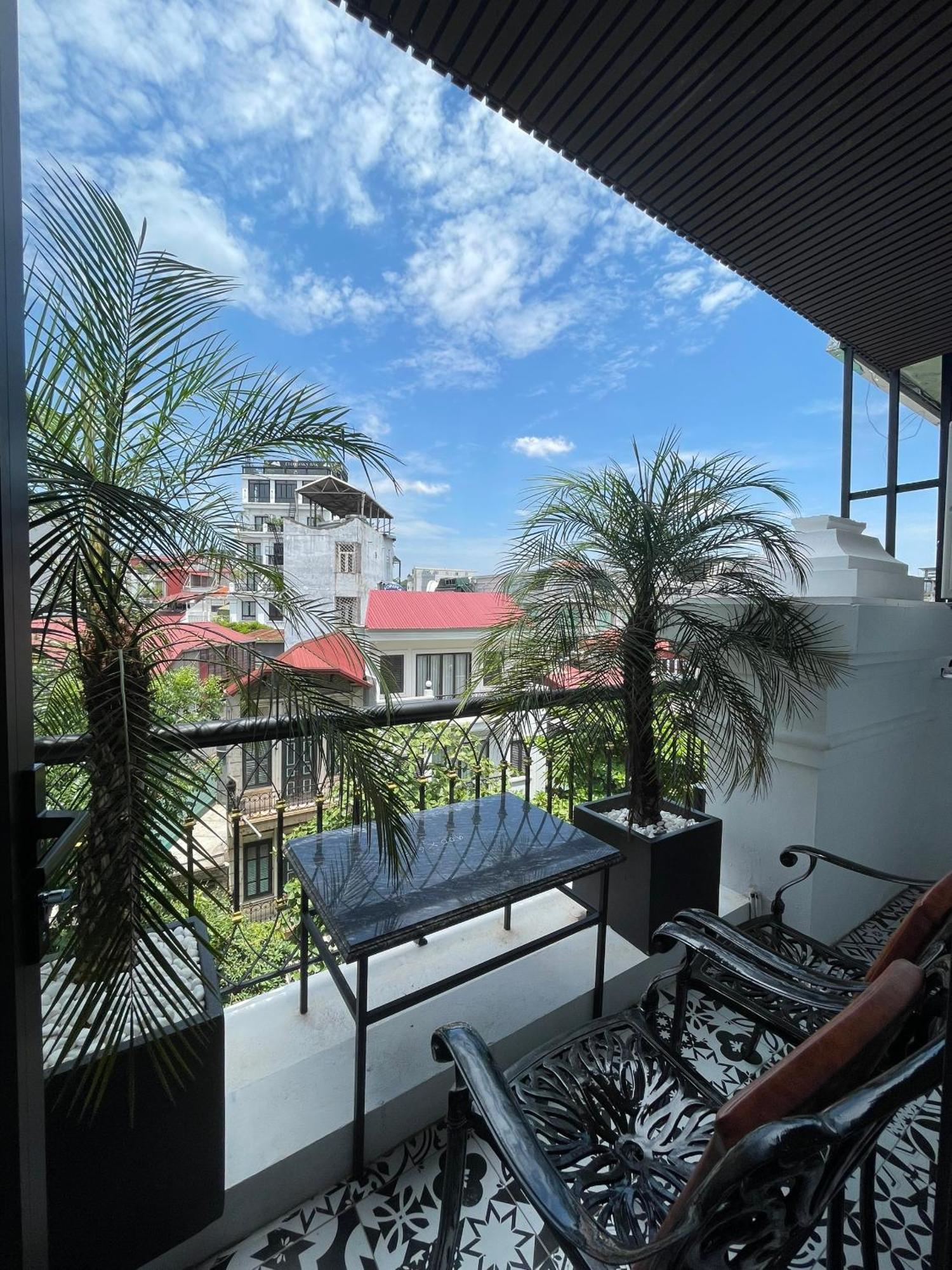 Aquarius Premium Hotel Hanoi Bagian luar foto